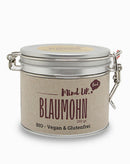 Wir sollten alle den Mohn viel mehr in unsere Ernährung einbauen, da Mohn reich an vielen Vitaminen und auch Nährstoffen ist, das die kleinen Samen zu einer wertvollen Nahrungsquelle werden lassen. Mohnsamen sind auch ein guter Lieferant für Ballaststoffe, Eiweiss und Fett. Blaumohn, bio, vegan, glutenfrei